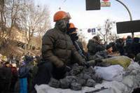 На Грушевского в районе баррикад усилили пропускной режим